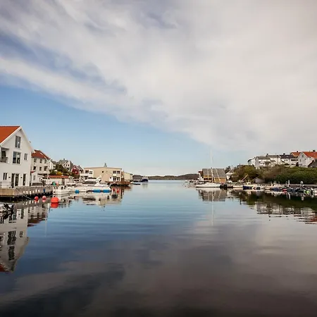 Vandrerhjem Karmoy Folkehogskule Kopervik